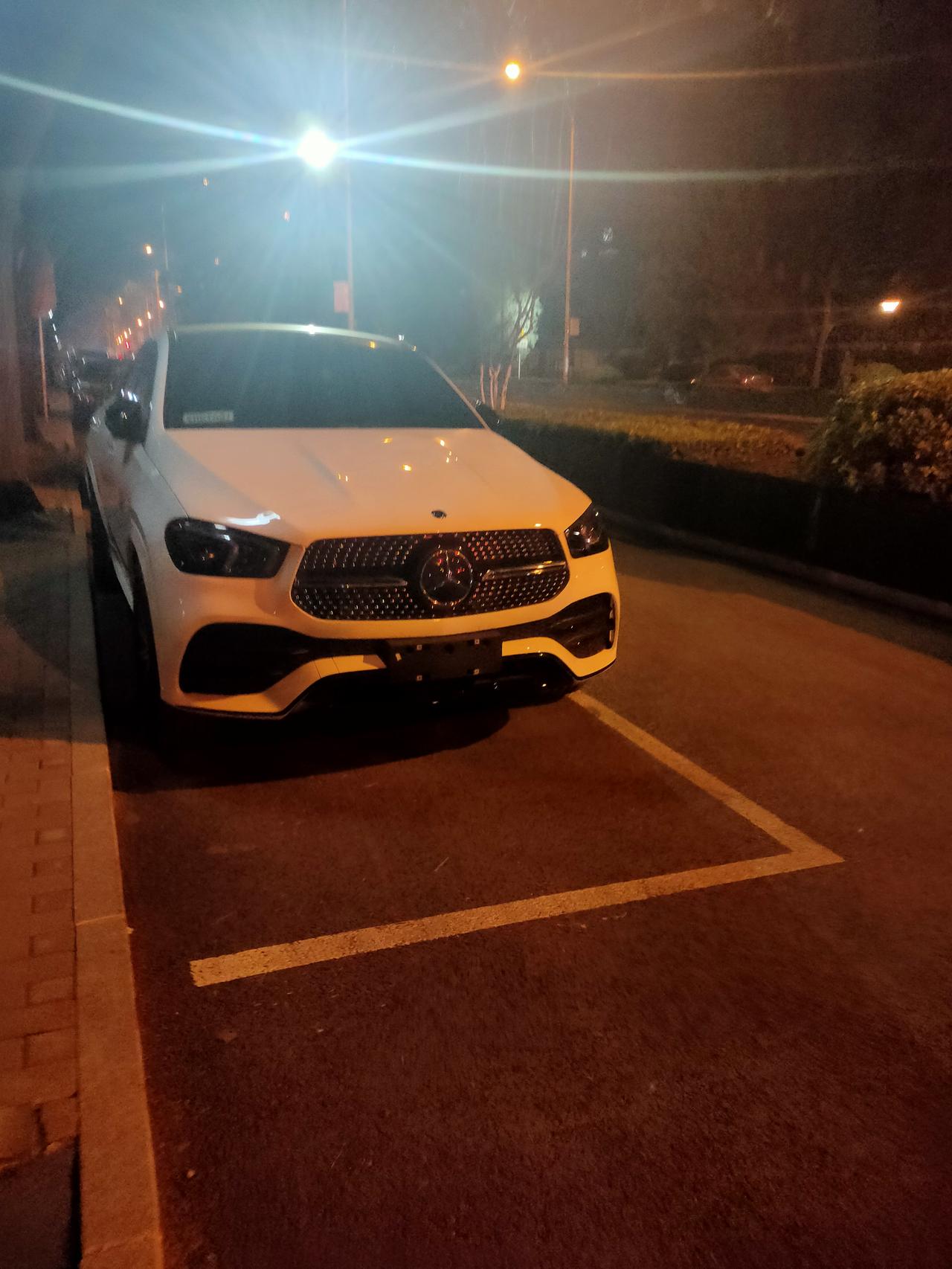 日产轩逸 这是奔驰什么车 看着这么帅多少钱 ？