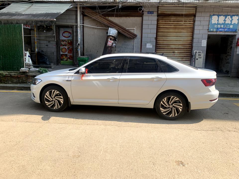 为什么我刚提的速腾现在油价9块2毛钱，我加满450元，跑了280公里仪表显示续航210公里，是新车原因还是什么原因，还是