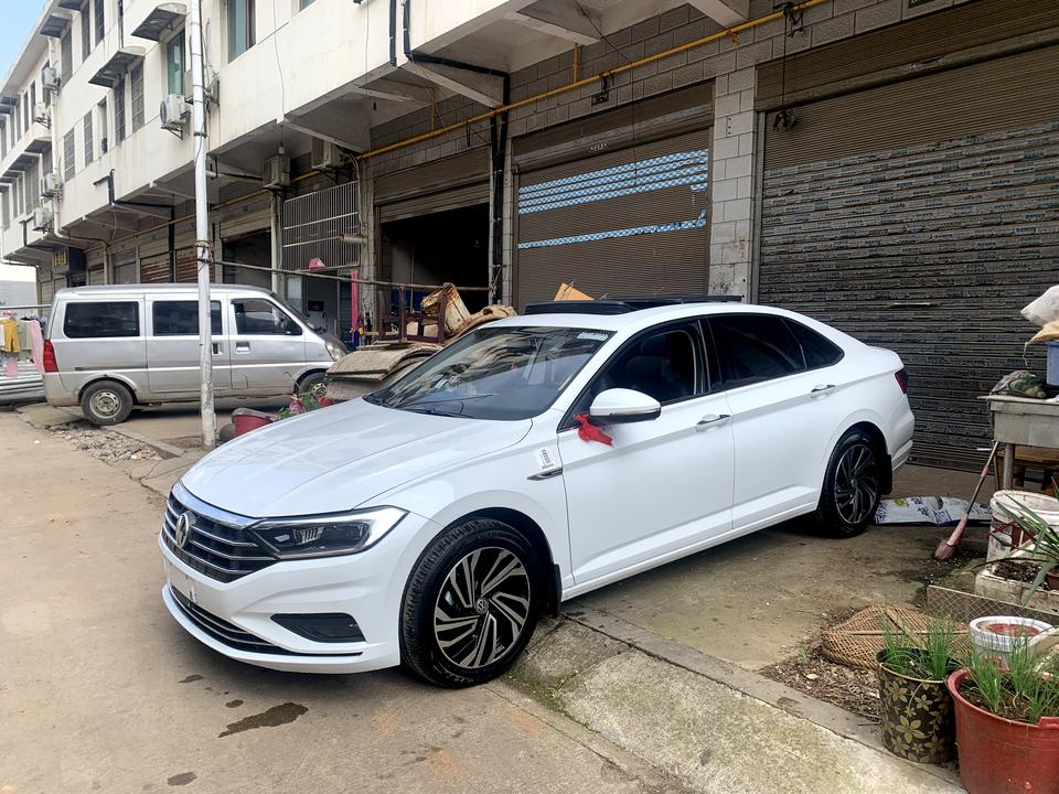 为什么我刚提的速腾现在油价9块2毛钱，我加满450元，跑了280公里仪表显示续航210公里，是新车原因还是什么原因，还是