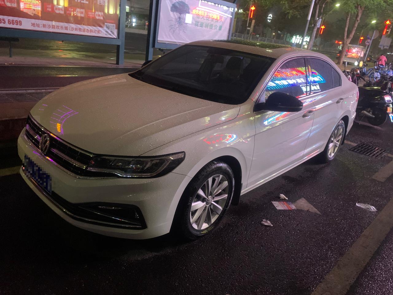 我的是19款新宝来，原厂LED大灯没有透镜，想在淘宝买拆车的21款透镜大灯总成装车上，原车线直接对插就可以了还是需要找人