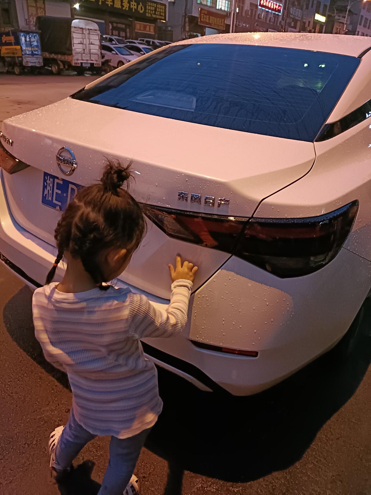 请问尊贵的轩逸车主，起步打方向盘的时候，以及刹车的时候，车子会嘎嘎的异响，请问这个是可以去找4s店处理的嘛，可以消除这个