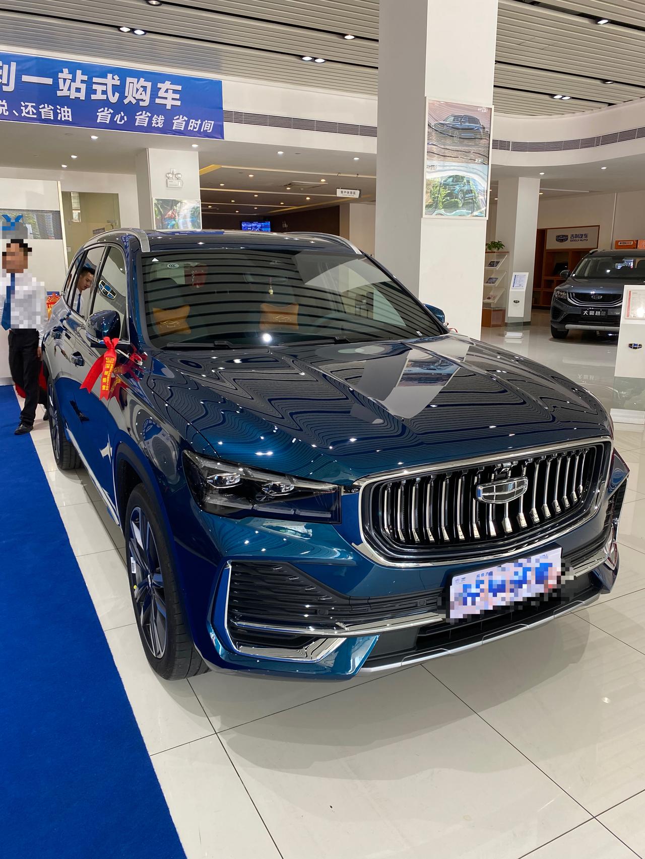 星越L四驱旗舰翠玉蓝，我发现这个车在有一点点坡度暂时停车起步，或者驻车起步的时候，星越L都会有溜车一下的情况，不知道其他