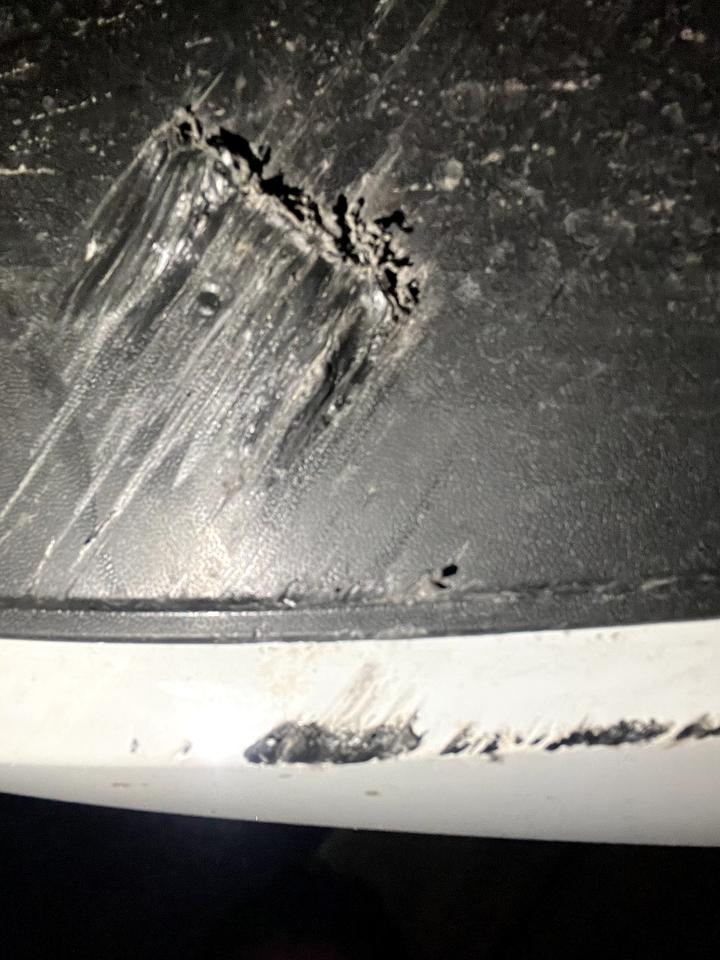 大众宝来 开车时候遇到坑来不及刹车，保险杠下面底盘和保险杠都磕了，这种情况有人遇见过吗？这磕的严重吗？需要换底盘吗？保险