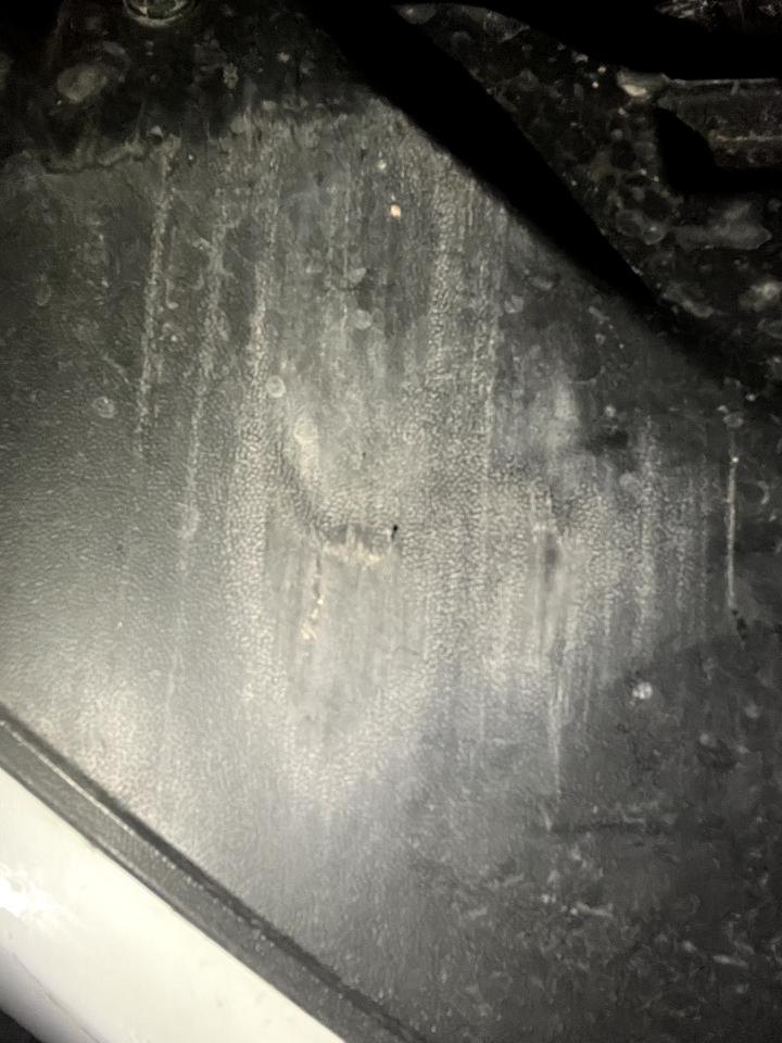 大众宝来 开车时候遇到坑来不及刹车，保险杠下面底盘和保险杠都磕了，这种情况有人遇见过吗？这磕的严重吗？需要换底盘吗？保险