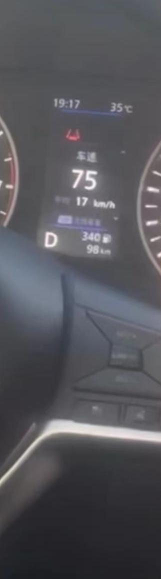 十四代轩逸智享版车道偏离预警灯说明书上说是橙色预警灯，现在车子出现了红色预警灯？打电话售后说不正常，去了售后没查到故障码