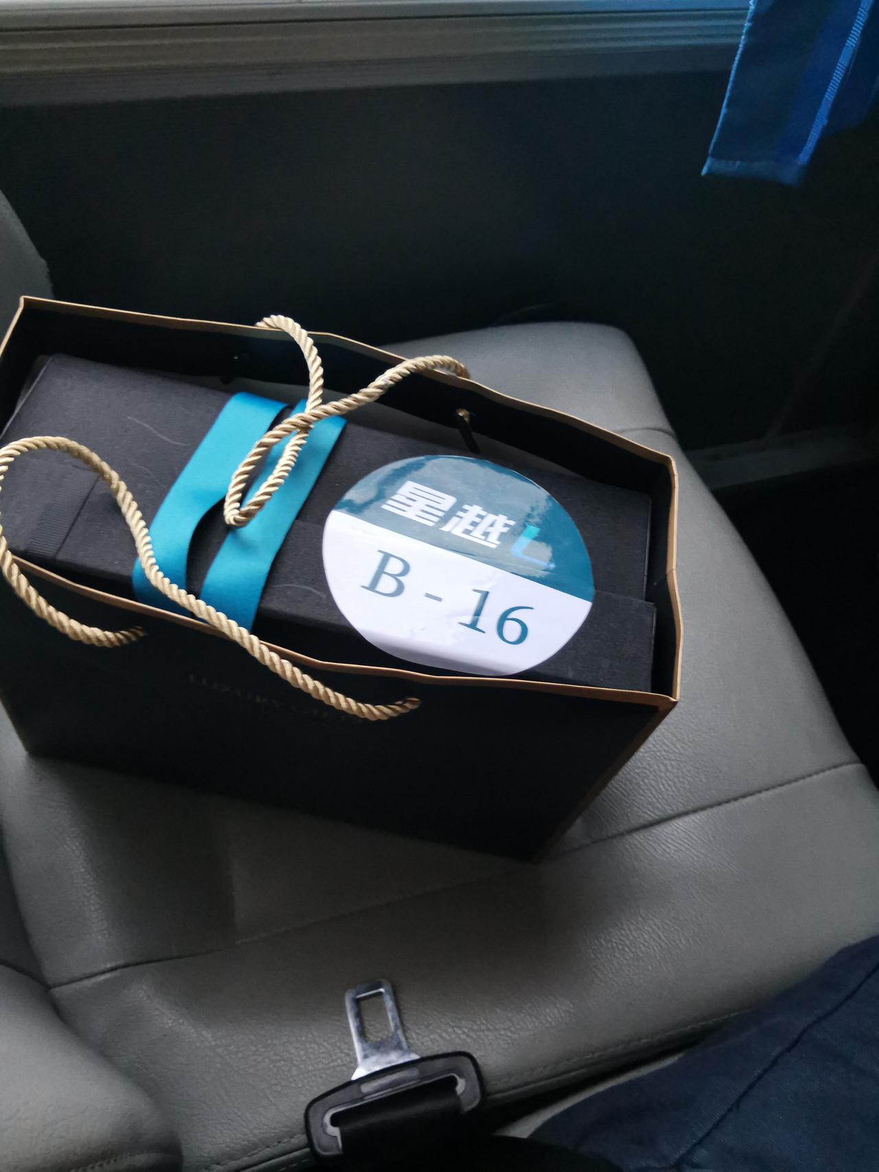 吉利星越L 今天去参加厂家海南试驾会，试驾了，一个主管工程师说，上市价格至少降7000，有可能一万。定了大狗，搞的心动了