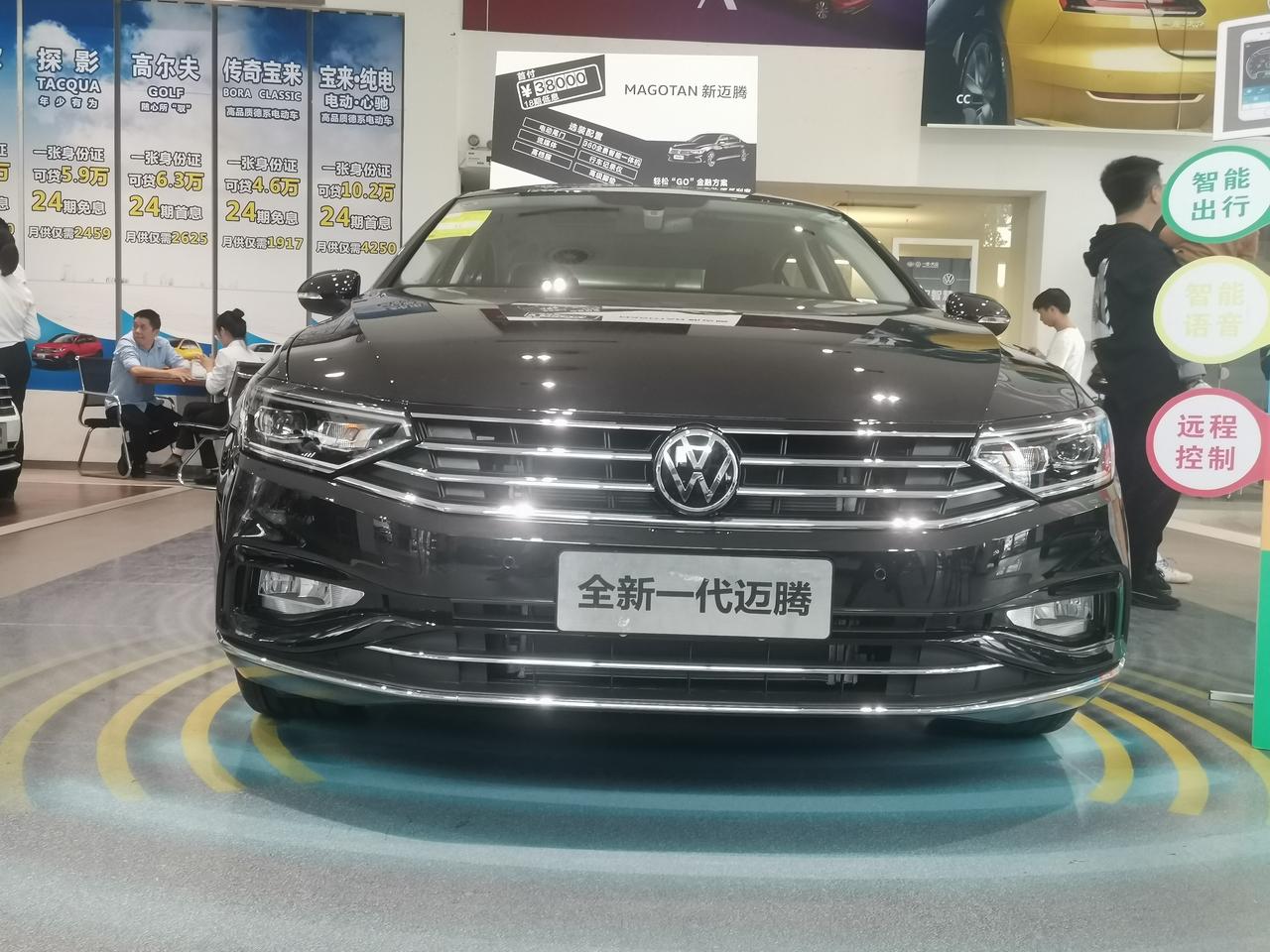 迈腾330豪华 和CT5时尚只够买低配怎么选择 ，好纠结，  5配置有点低，但是是个后驱的，迈腾配置高点，30岁成年人了