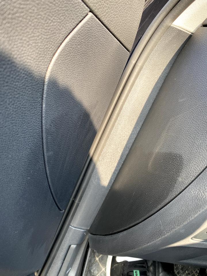 车友圈里的迈腾车主 有没有过这种情况 好几天没洗车了 就是昨天这边下了一场小雪就这样了也不知道怎么回事