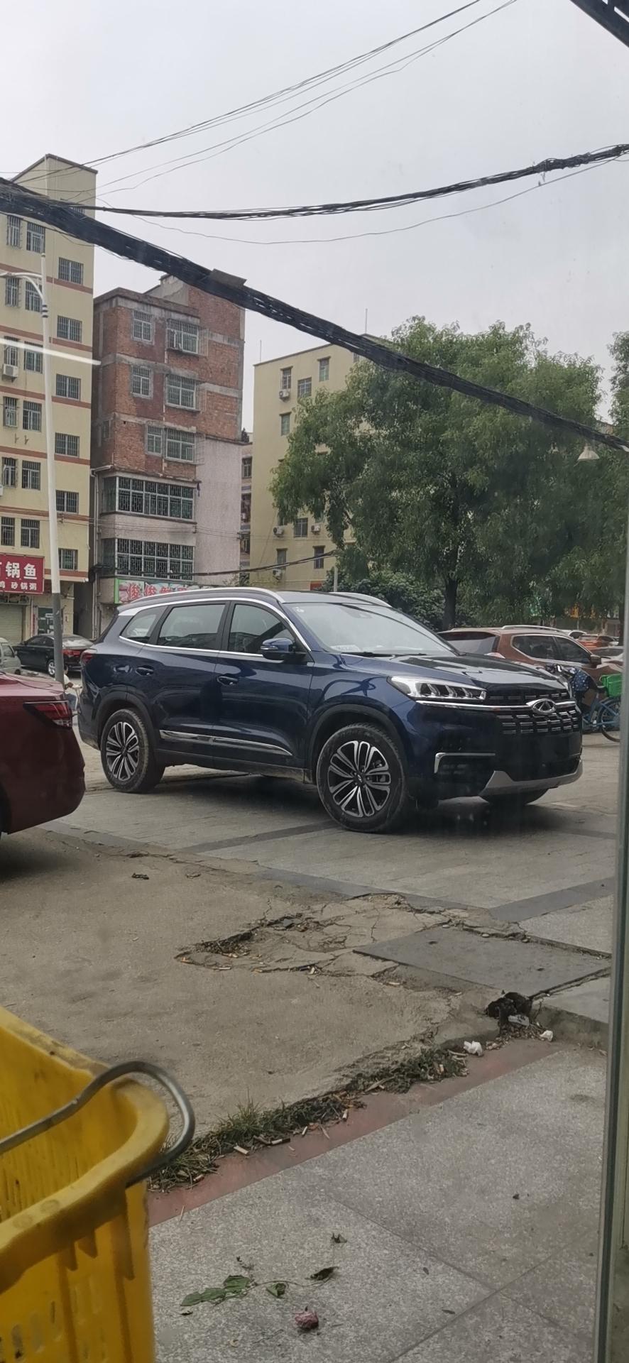 奇瑞瑞虎8 老铁们虎八六座的座垫有没有连接 给一个谢谢?