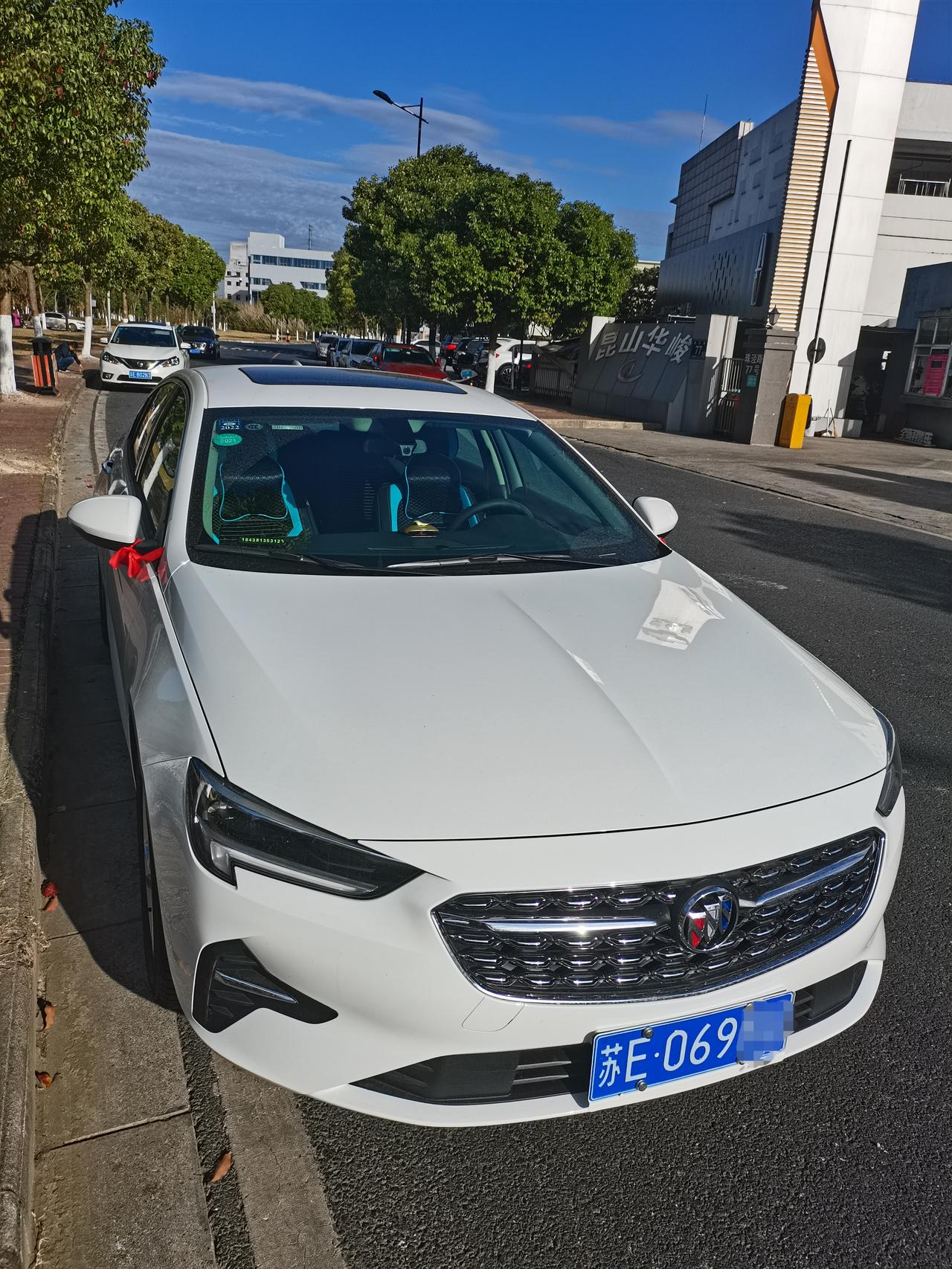 21款君威552T车子跑一段时间停下来前发动机舱有塑料烧焦的味道，请问这正常吗？你们的有没有？