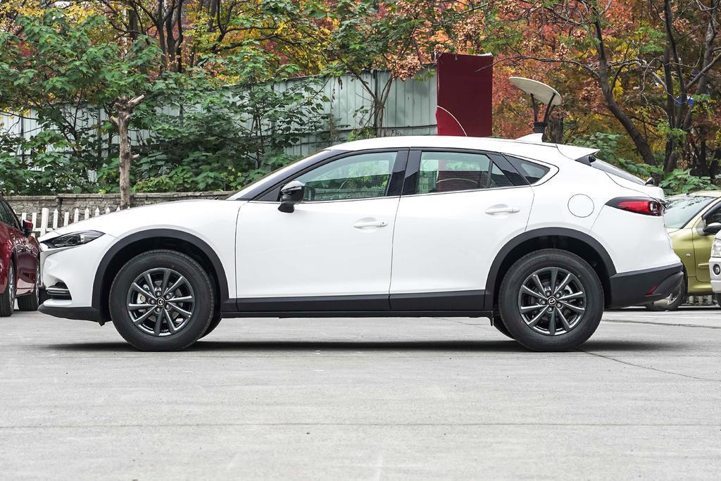 马自达CX-4 我想问一下预算十六万以内不限定轿车还是suv，有什么车可以选？？要求就是 车空间稍微大点，后备箱不要太小