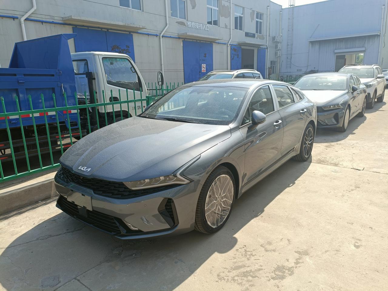 起亚K5 看了一段时间车，前几天加销售问新标顶配满包落地，销售给我说20内落地，这价格可以嘛，有没有什么猫腻呢？？  新