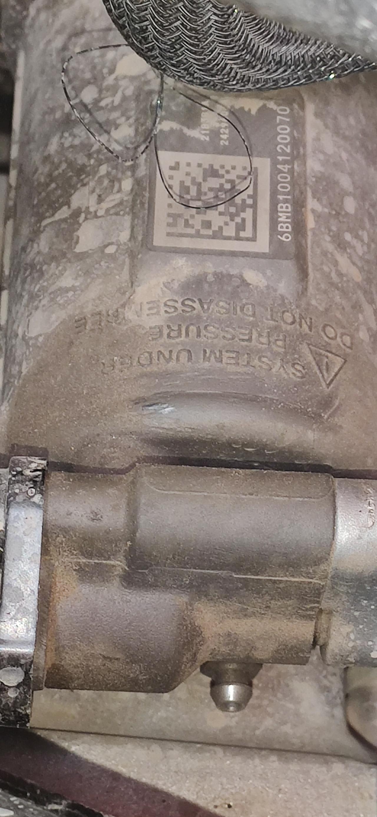 这是怎么回事？漏油？21款英朗自动挡