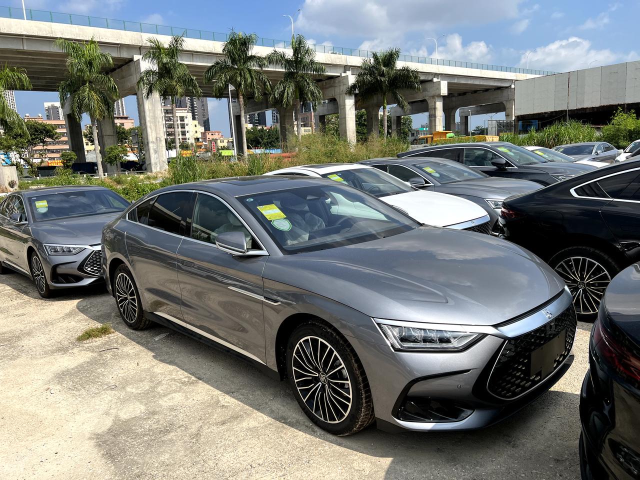 比亚迪汉DM 等车5个月.车到店了.从未用过信用卡，等其他网贷.本来准备贷2年免息的方案，4s店说征信过不了，让办理利息