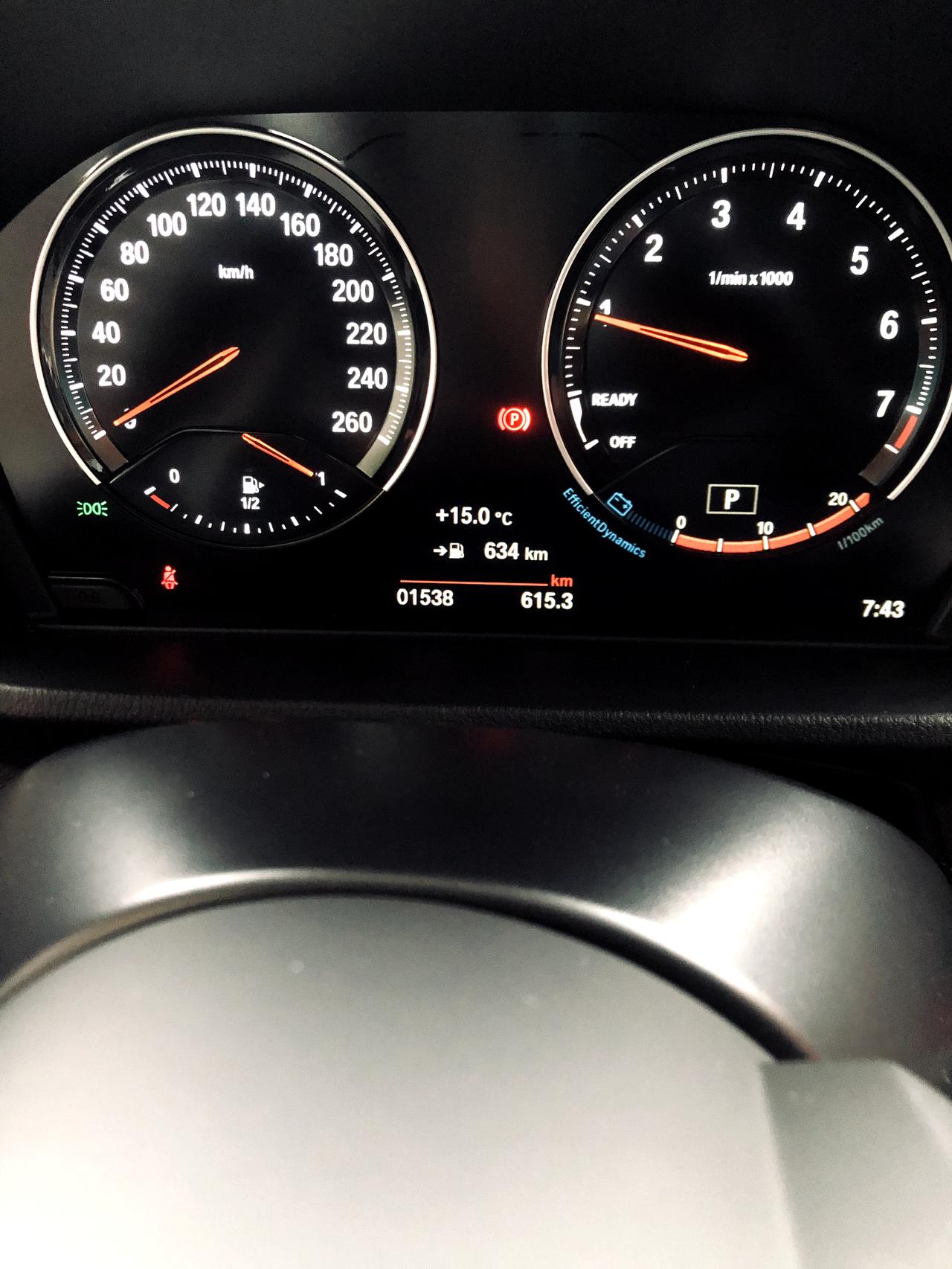 宝马X1 My BMW今天更新后公里数小时成英里了，想问问大家这个公里数一直显示的是英里吗？车上仪表台显示的也是英里吗？