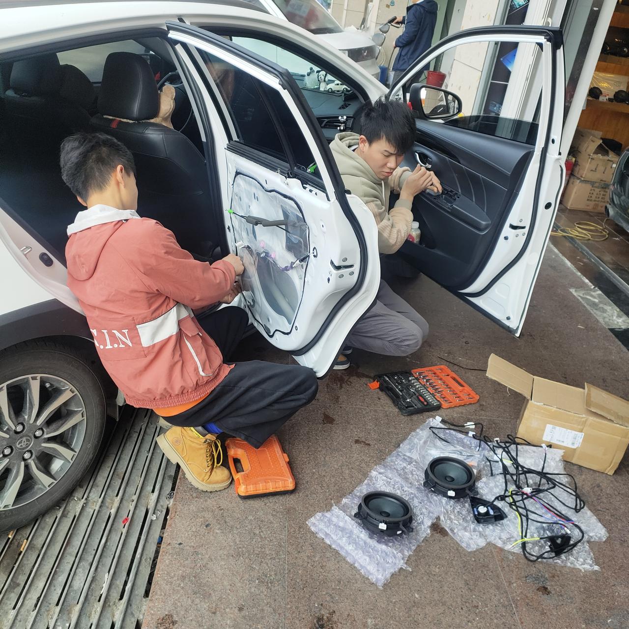 丰田YARiS L 致炫 有没有致炫车友 改装了防盗报警系统的  求推荐 非常感谢  最好是不换钥匙的防盗