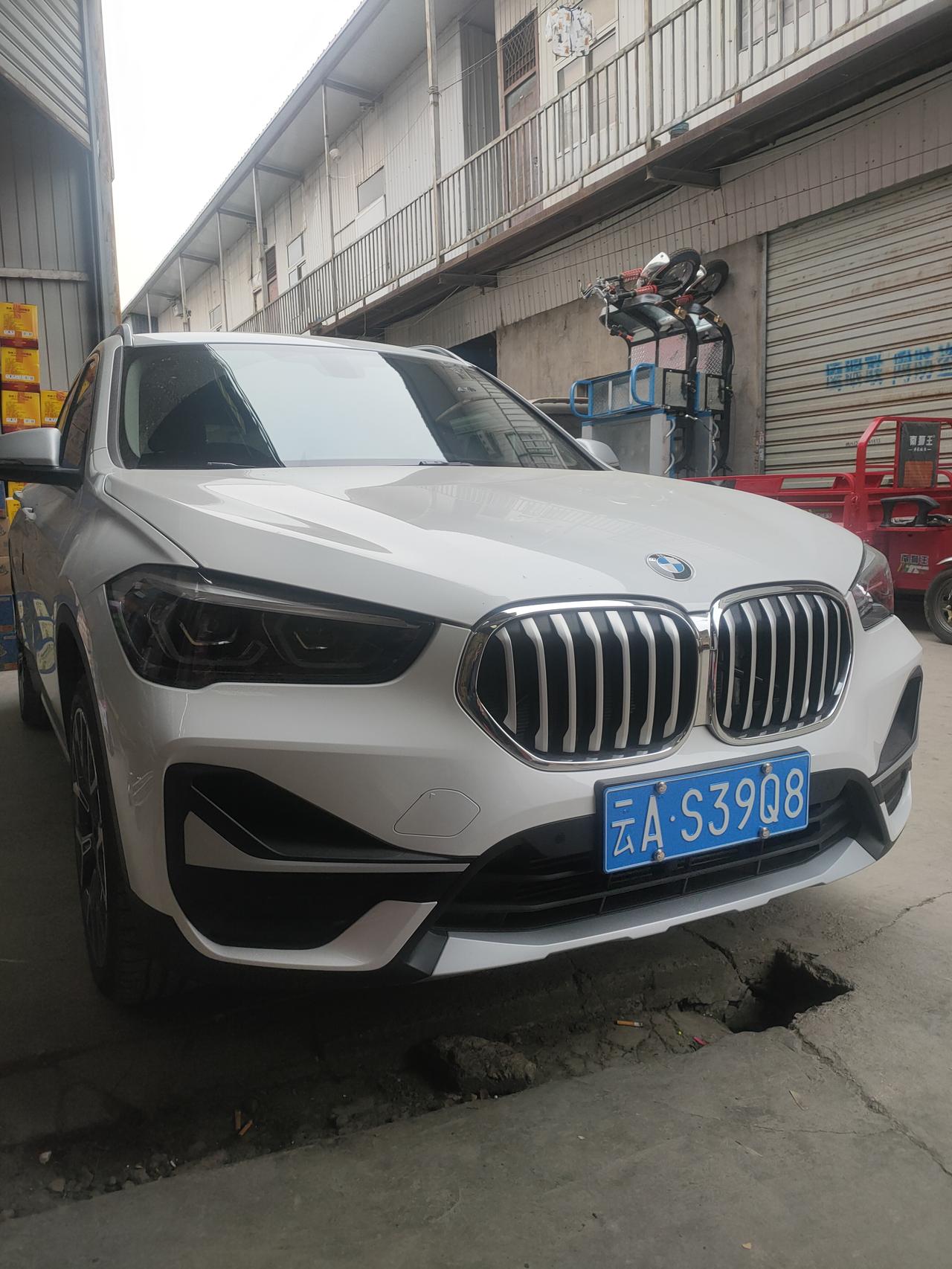 宝马X1 请问 25i尊享四驱车型 不换钢圈  换245的胎 可以换吗？
