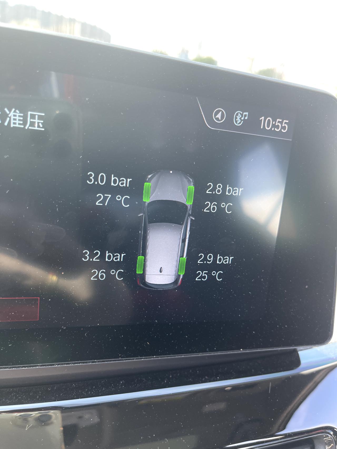 宝马X1 宝马x1轮胎充气后第二天胎压变少了，这对吗？第一天胎压报警后，冲完后，第二天胎压变少，这是正常的吗？还是扎了东