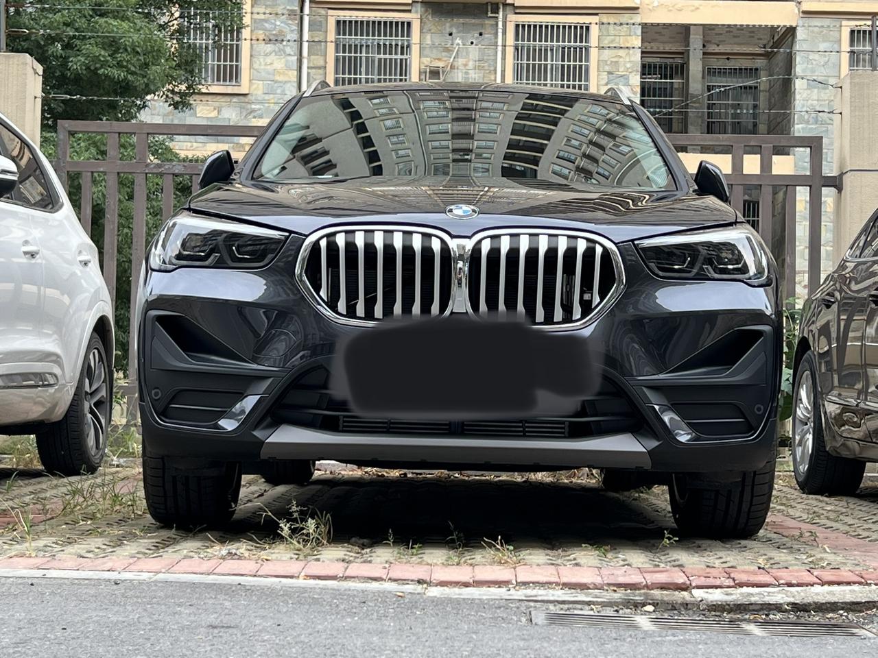 宝马X1 铁质们 四缸x1怎么感觉没有推背感呀 一丢丢都感觉不到地板油只能到一百二后面就要一点点升了而且当时试驾的时候发