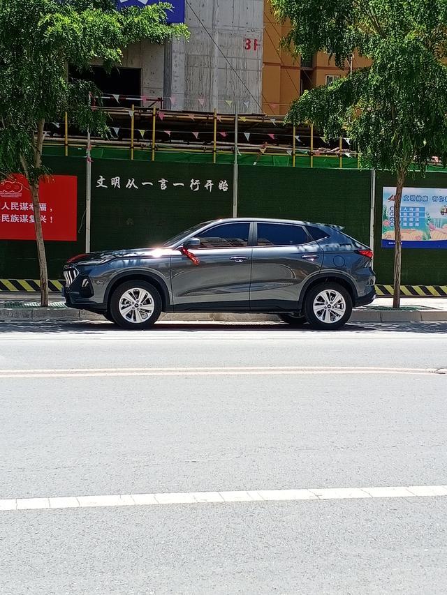 长安欧尚X5 车友们本人新手一枚，拿驾照有几年了现在想买x 5手动豪华的，身边的人都说没自动挡的，自己又感觉自动挡开起太