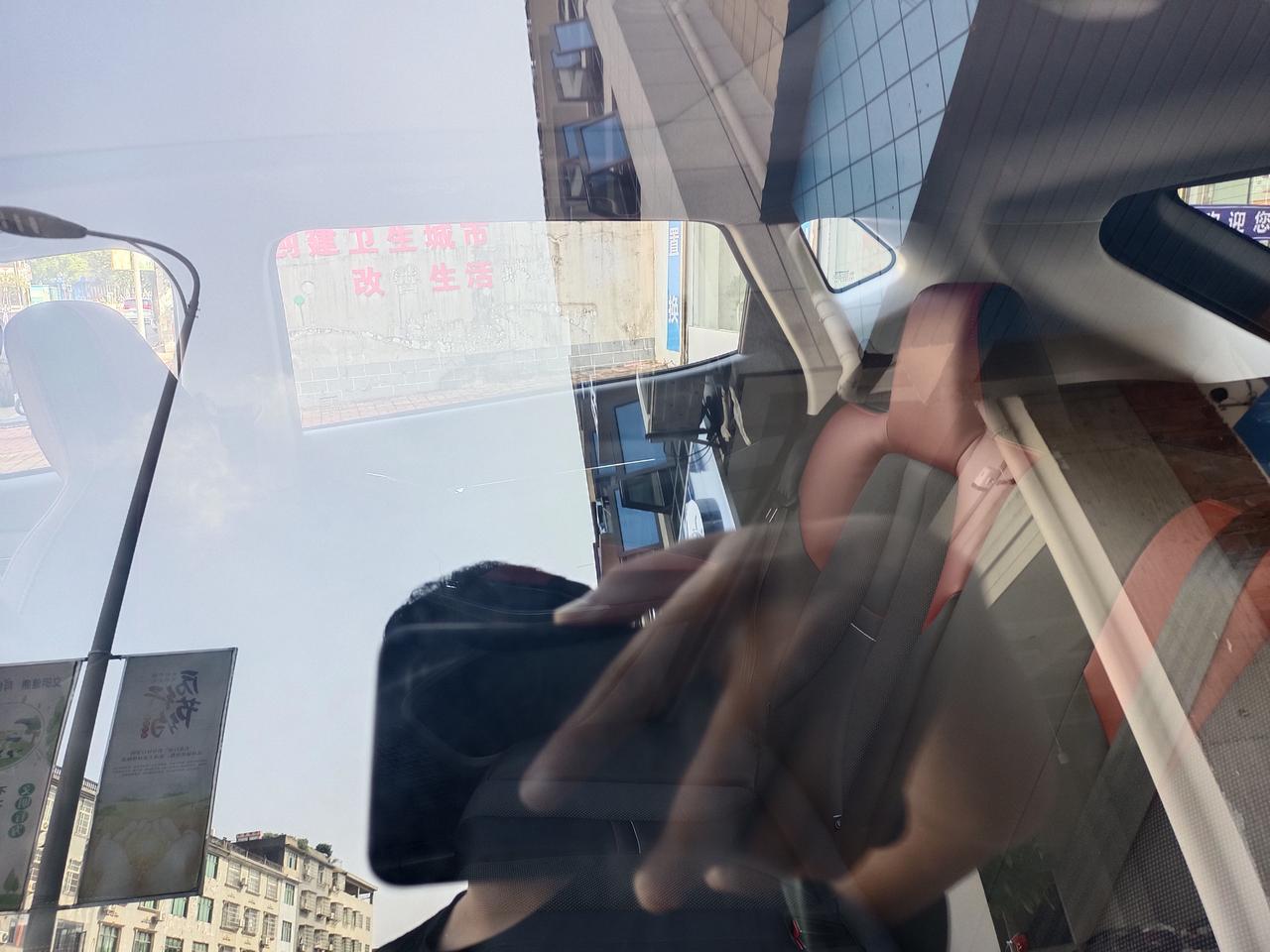 长安欧尚X5 提车了  兄弟们，但是感觉底盘有点简陋，所有的内饰膜都没有了。。。。无语了 车子也都没有膜