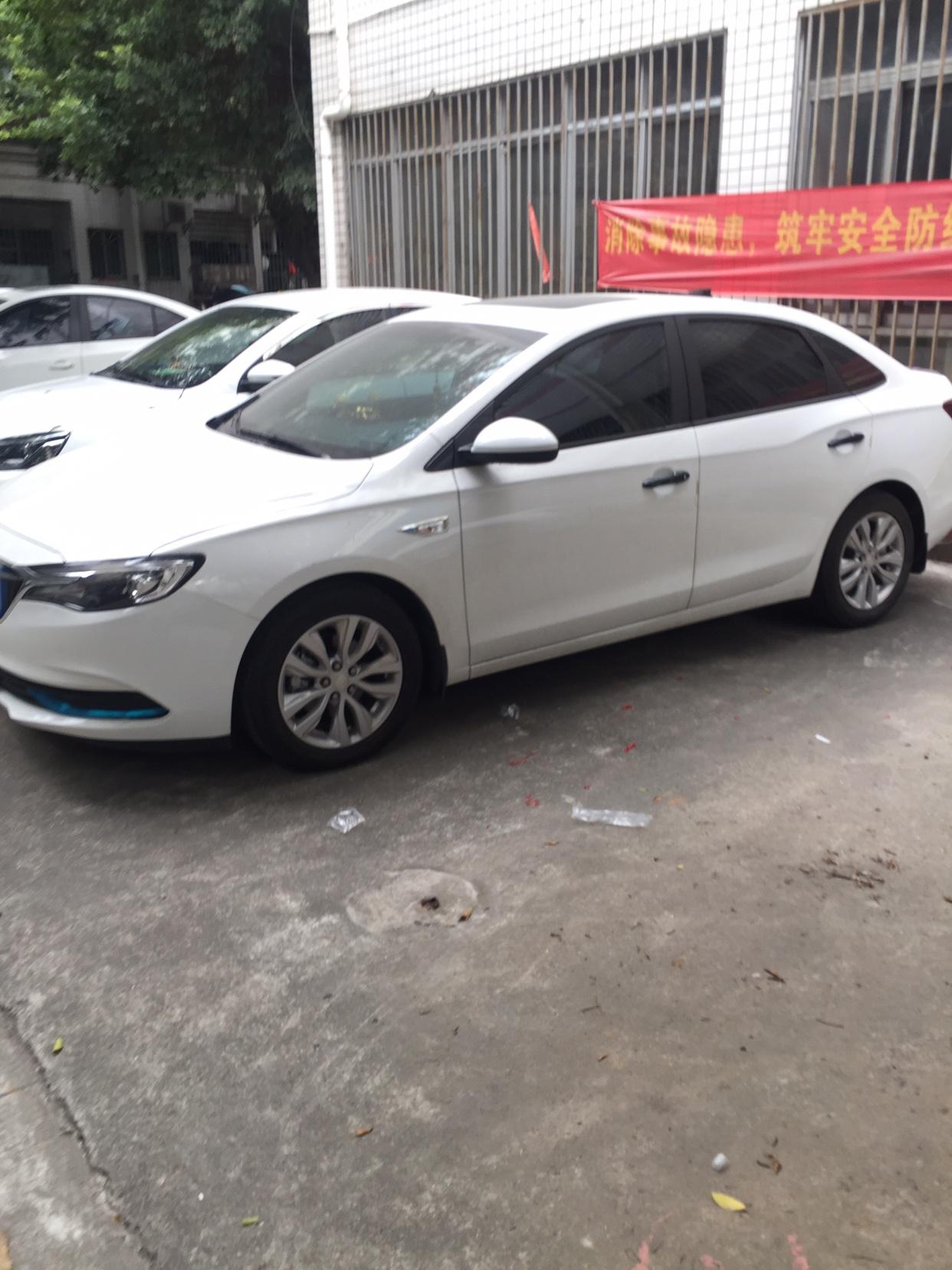 别克英朗 今天刚做完首保回来就发现右后侧单个车窗升降按键失灵，是不是升级ECM软件导致的？大佬们有什么解决办法吗？