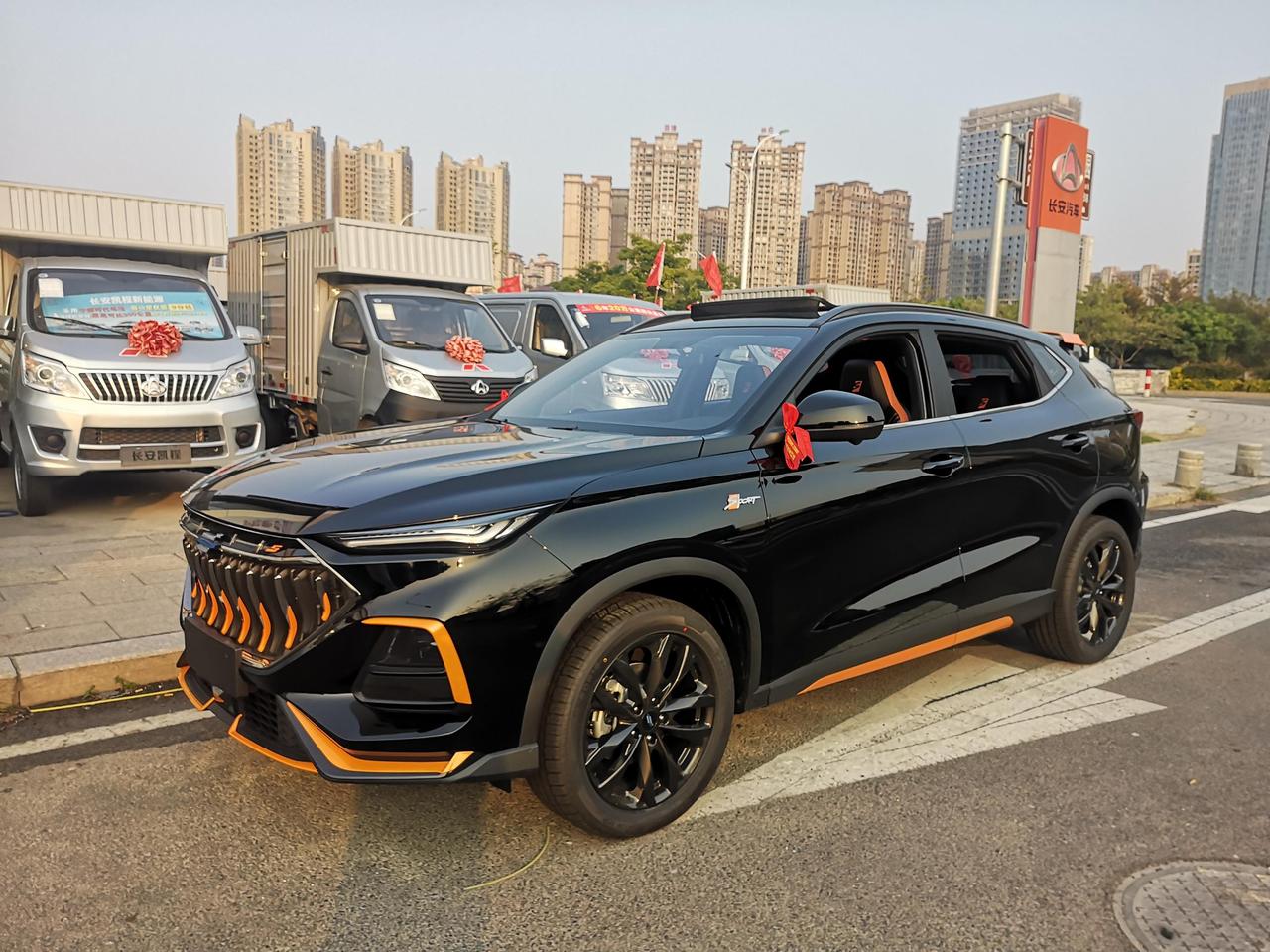 长安欧尚X5 黑色，和白色怎么选？个人很纠结