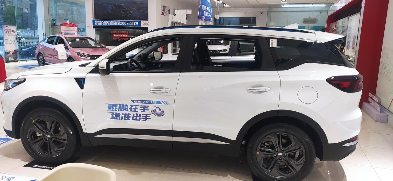 奇瑞瑞虎7 PLUS 瑞虎7plus1.6t尊贵版11.39w，武汉4s店裸车优惠就1000，购置税9991，保险450