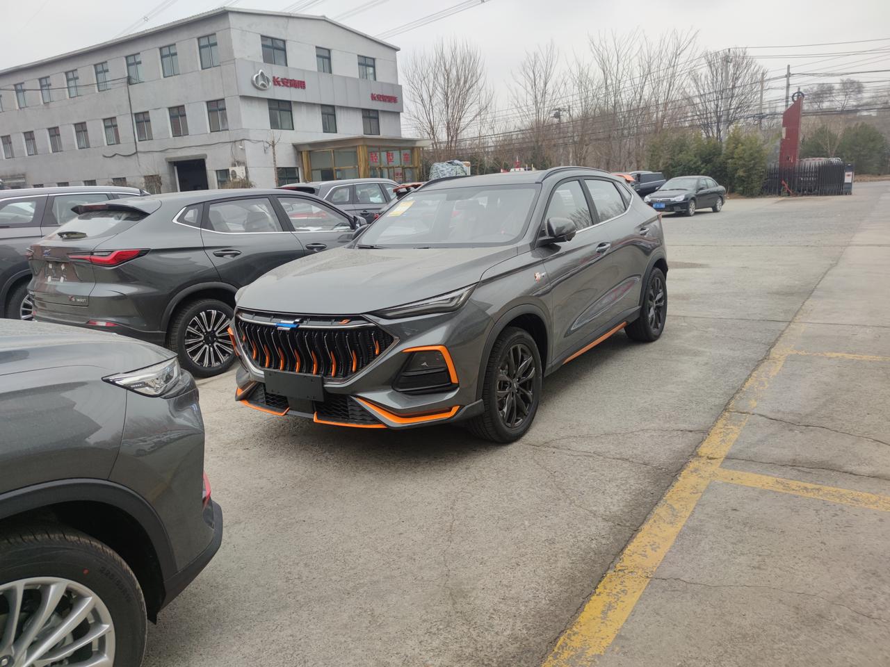 长安欧尚X5 兄弟们，x5运动飓风音速版，裸车107900，优惠3000，也就是104900，首付5w，分期三年带息，利