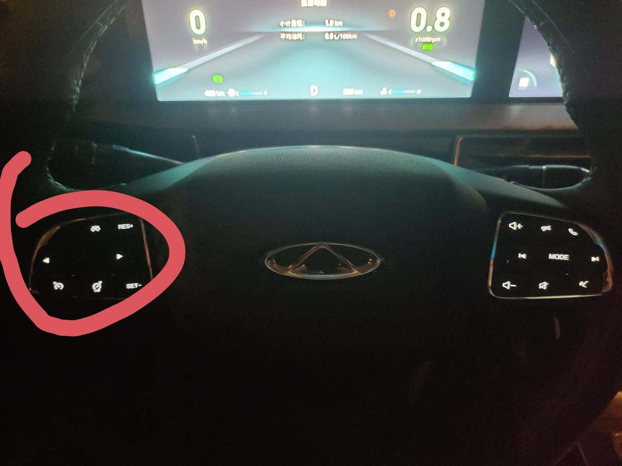 奇瑞瑞虎7 PLUS 问一下各位车友们，你们方向盘左边中间的那个屏幕功能按键亮不？我的那一颗没亮