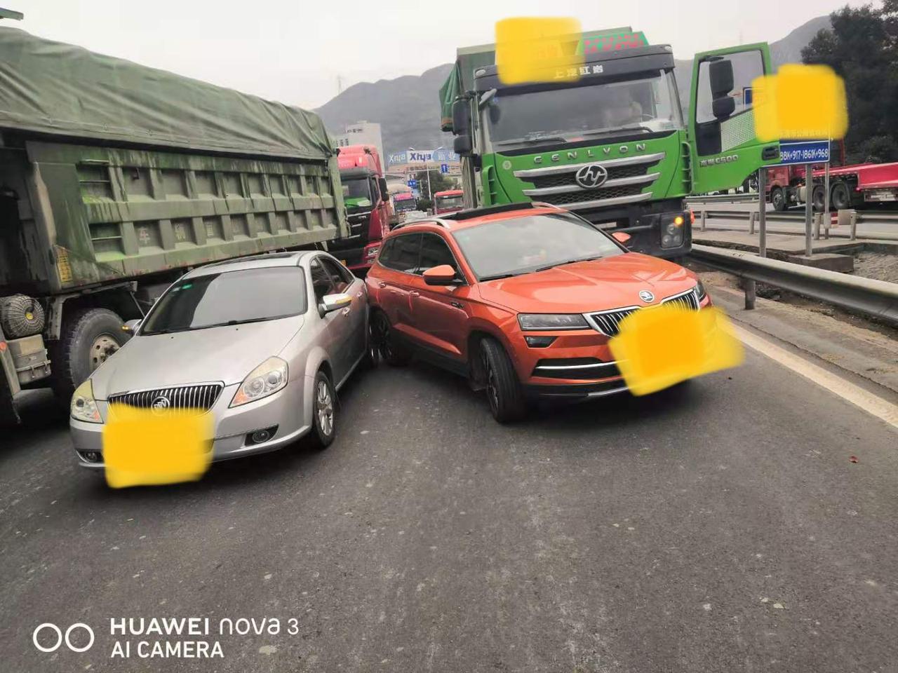 斯柯达柯珞克 请问下各位老司机 这种情况谁的责任大一点 我被判了全责