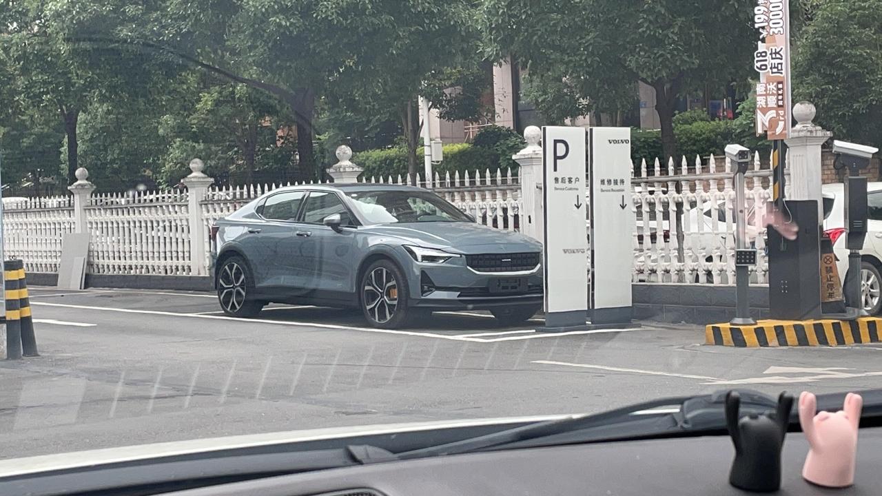 Polestar极星Polestar 2 请问各位车友，这车好改色吗，地下那层黑色的包围，我实在不知道改完好不好看，最近
