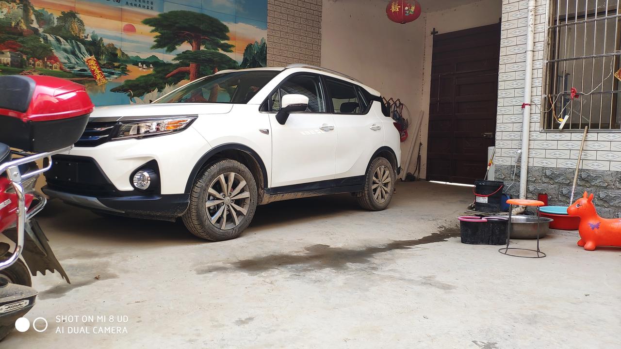 广汽传祺传祺GS3 19款自精，下车不按锁车 会自动落锁吗。试了一次 下车直接走人 没有锁！！