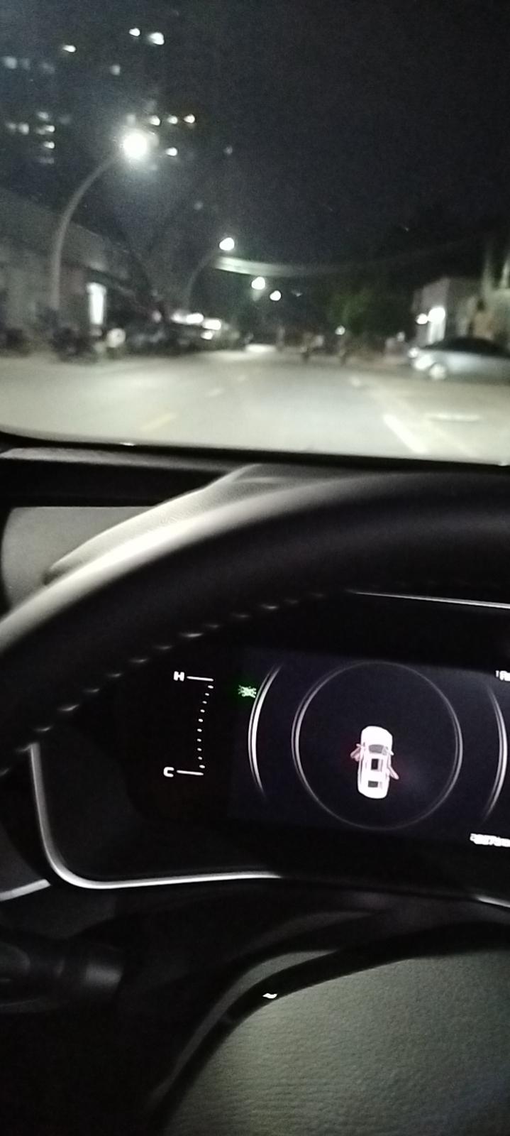 吉利星瑞 感觉在下雨天的时候雨刮刮不干净，而且留有水印，前档模糊导致看不清路面。有同样的小伙伴吗？顺道问问各位大哥有推荐