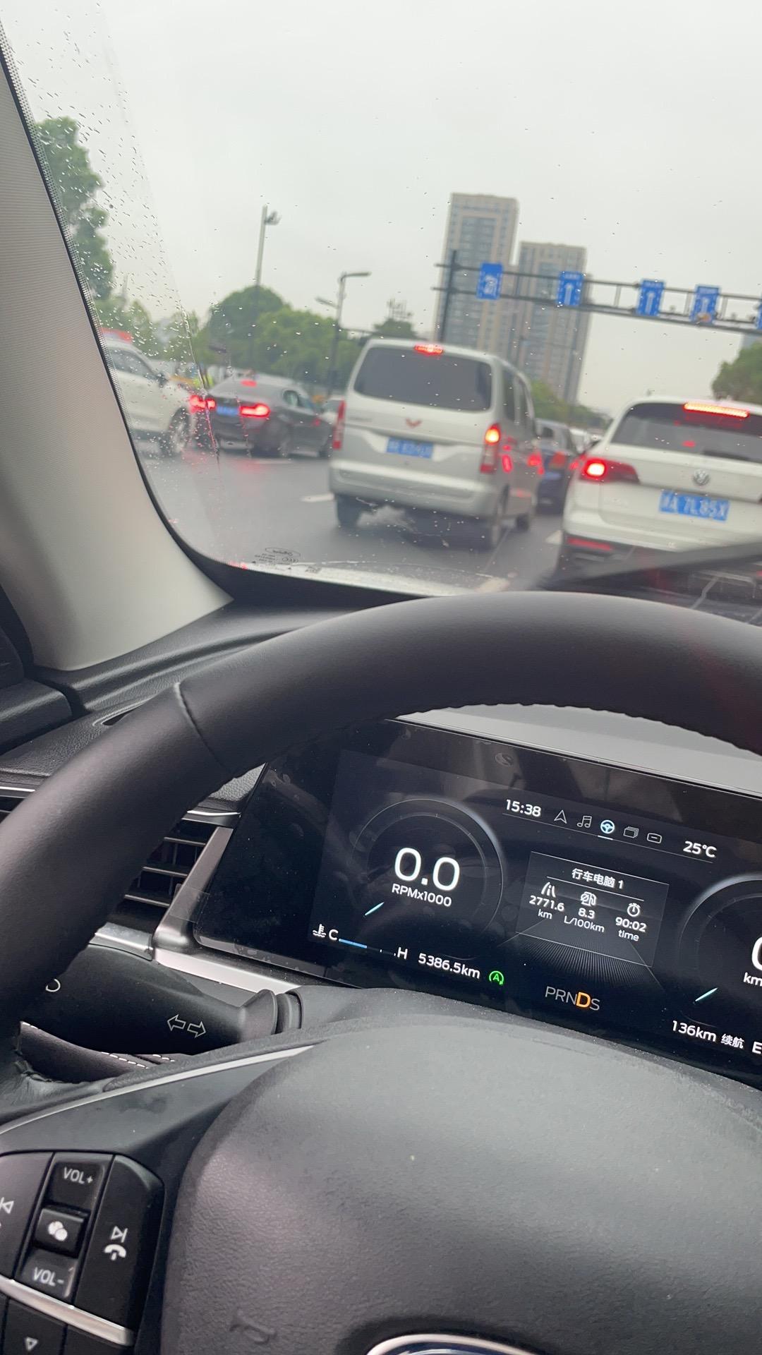 福特福睿斯 想问下各位车友，后备箱自动开的话只能开到一半是怎么回事 21款钻石版的