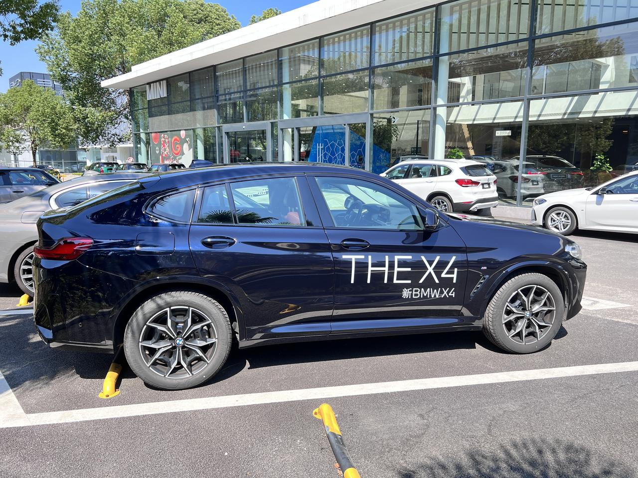 宝马X4 宝马4s店送的车膜你们有要吗？还是自己出去花钱贴，另外你们车衣贴的都是啥牌子？