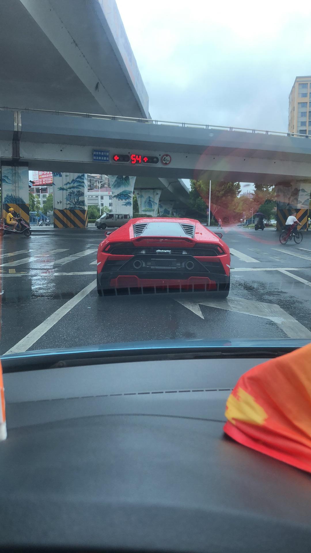 兰博基尼Huracán 这辆是吗？