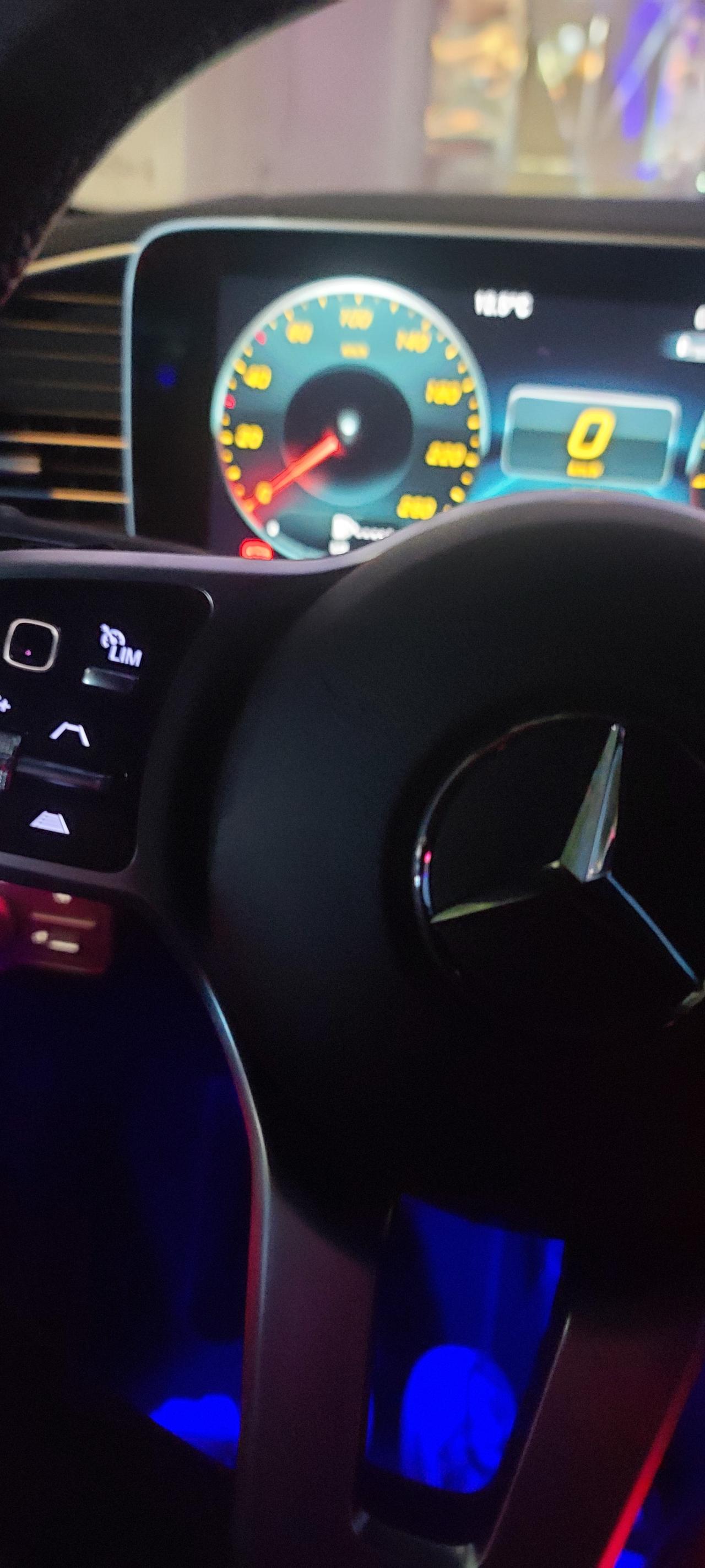 奔驰GLS gls450启动时候驾驶舱能听见发动机舱哒哒哒哒哒声音不大但是一直能听见正常么