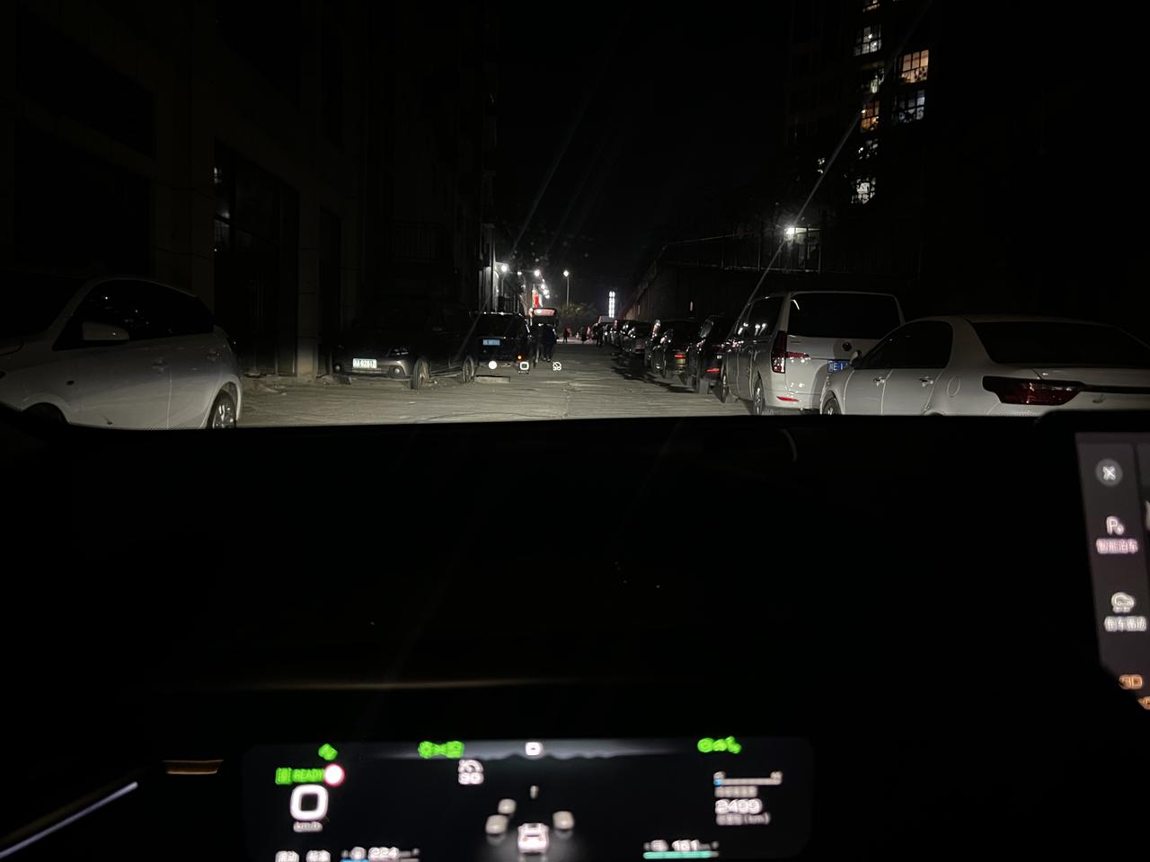 魏牌拿铁DHT-PHEV 这个车有自动头灯功能，但是我开启自动头灯功能后，感觉很多时候都是近光灯，没有变成远光灯。例如，