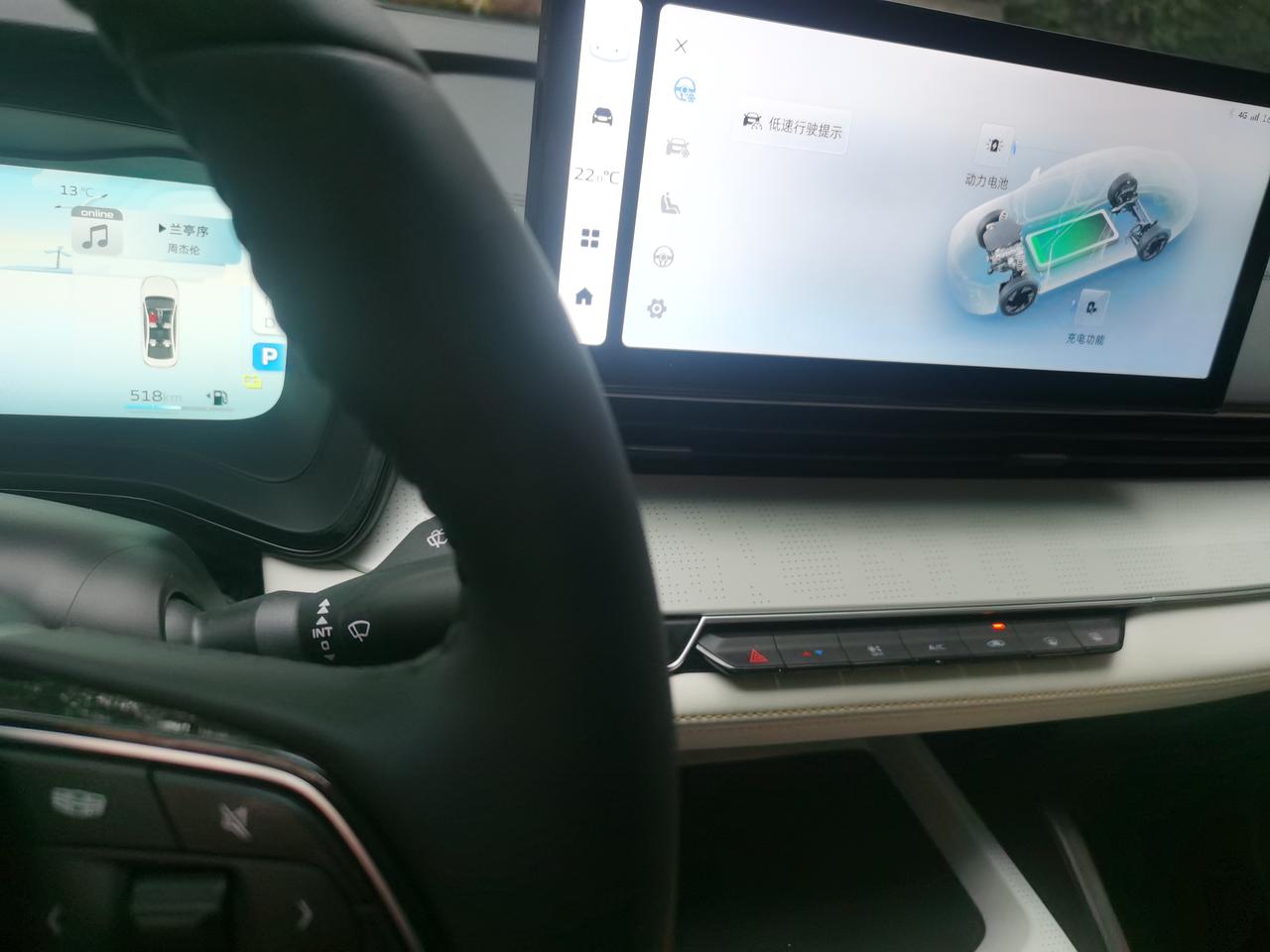 吉利帝豪L 雷神Hi·P 这个发动机盖怎么打开啊  找了半天