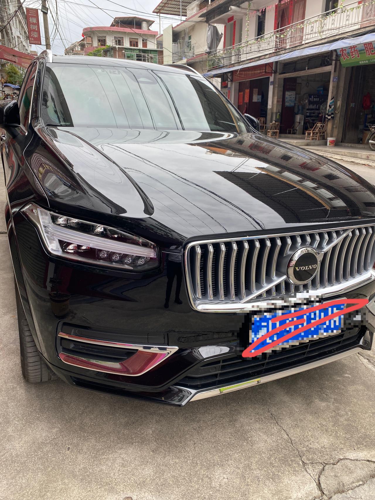 沃尔沃XC90 我的xC90提车一个多月，跑了四千多公里，总体不错，胎噪有些大，还有共振的感觉，开车的时候耳朵有些轰鸣声