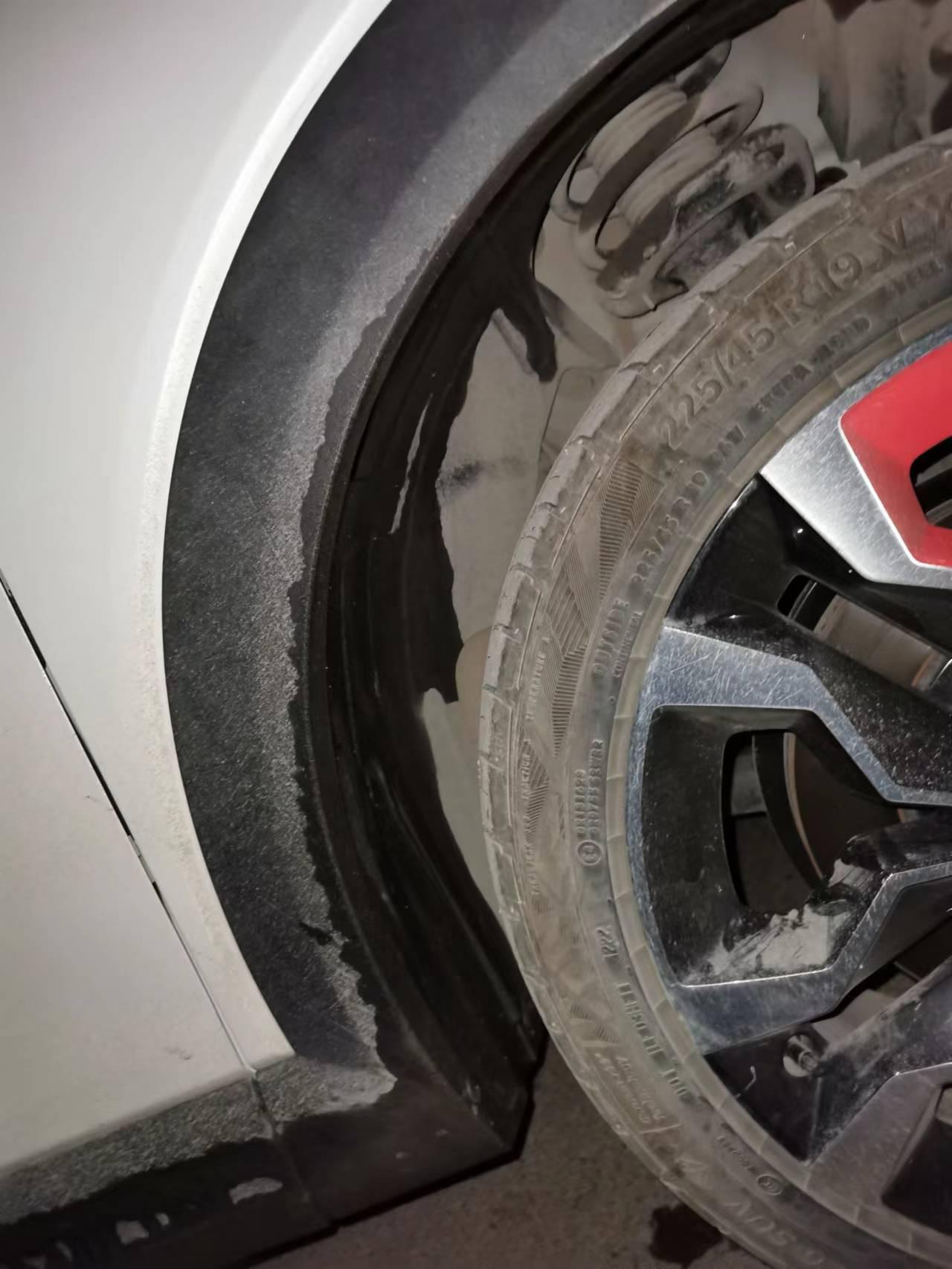 领克06 早上起来开车发现右前轮那边在漏液体，你们走过类似的情况吗，这个是什么原因