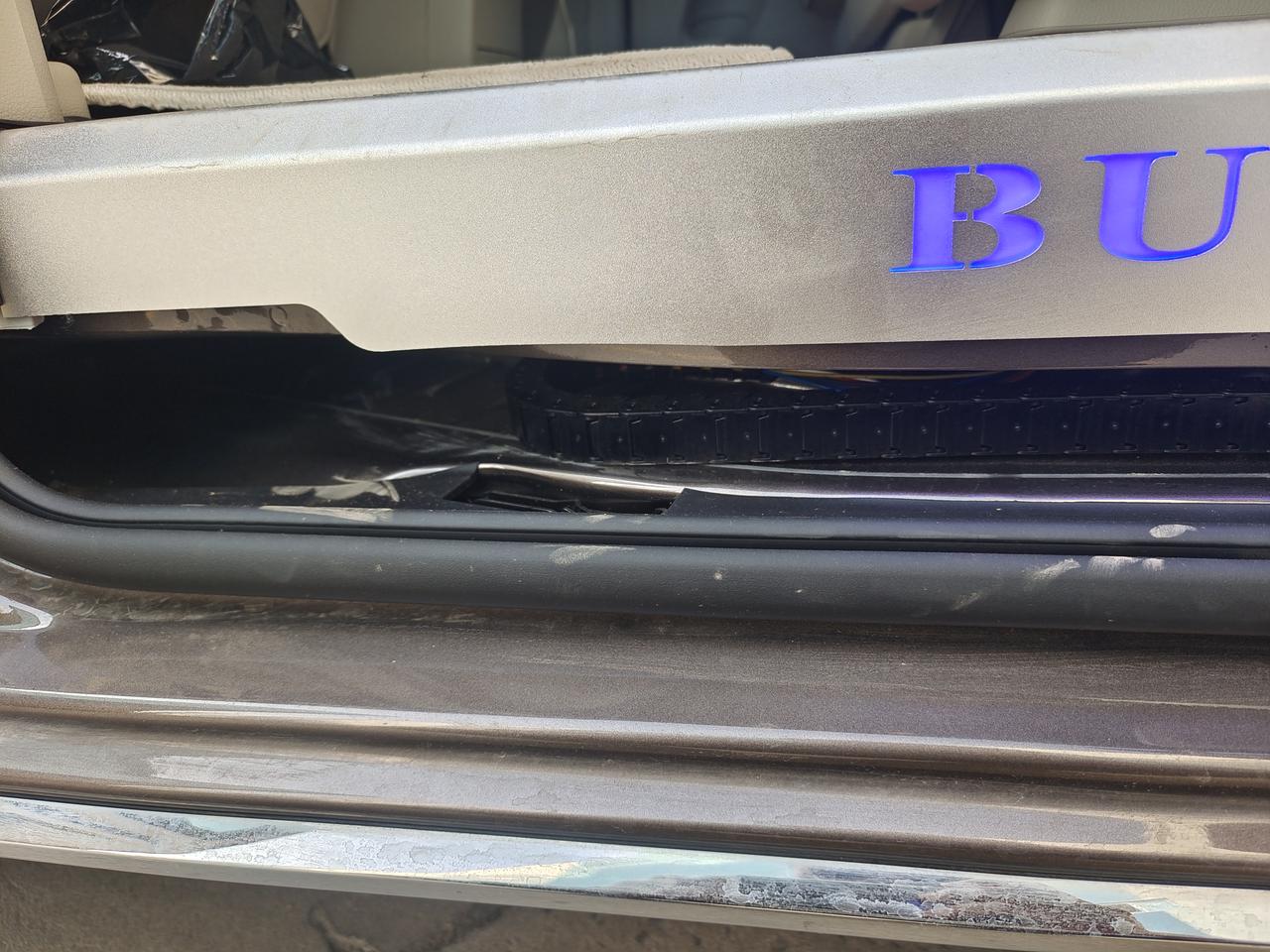 别克GL8 电动中门的拖线把车漆都拖掉了，有没有好的解决方法
