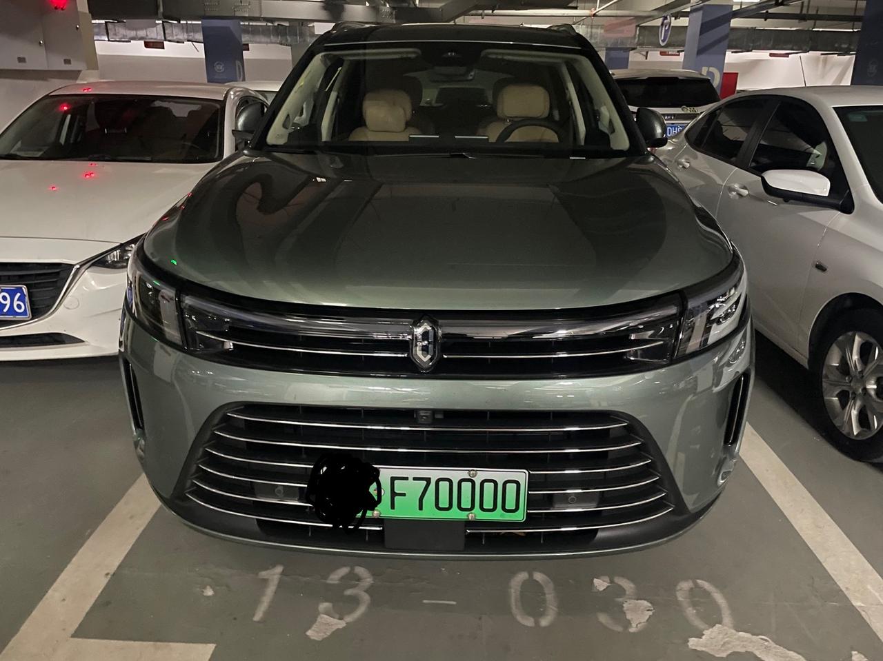 AITO问界M7 已提车，但是后备箱盖下为什么有两块电瓶啊，这是什么操作？