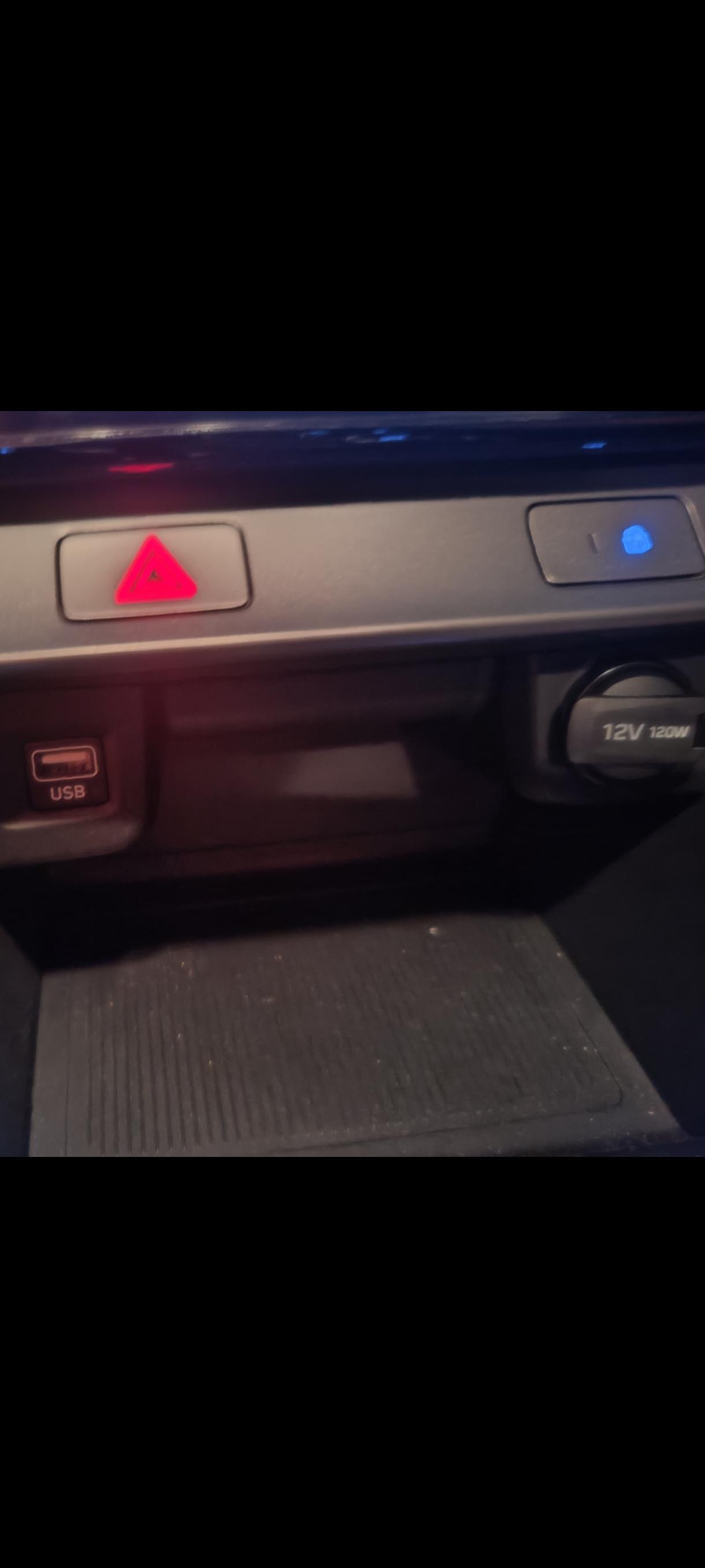 现代ix35 你们的行车记录仪都按在点烟器上面吗？12v那个是点烟器嘛