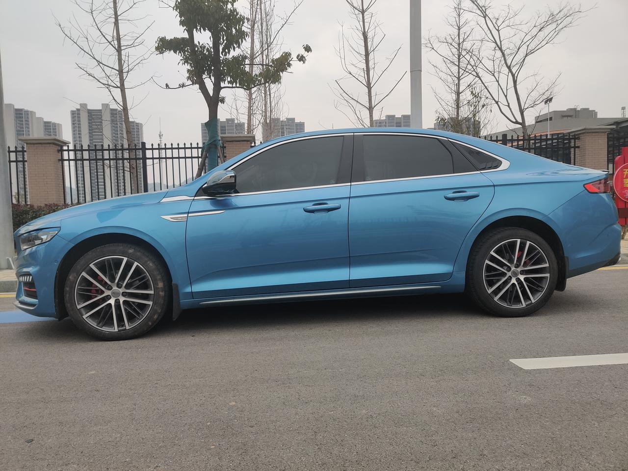 友友们，你们的星瑞挂倒档松刹车起步的时候，车子会抖一下吗？有没有同样的问题