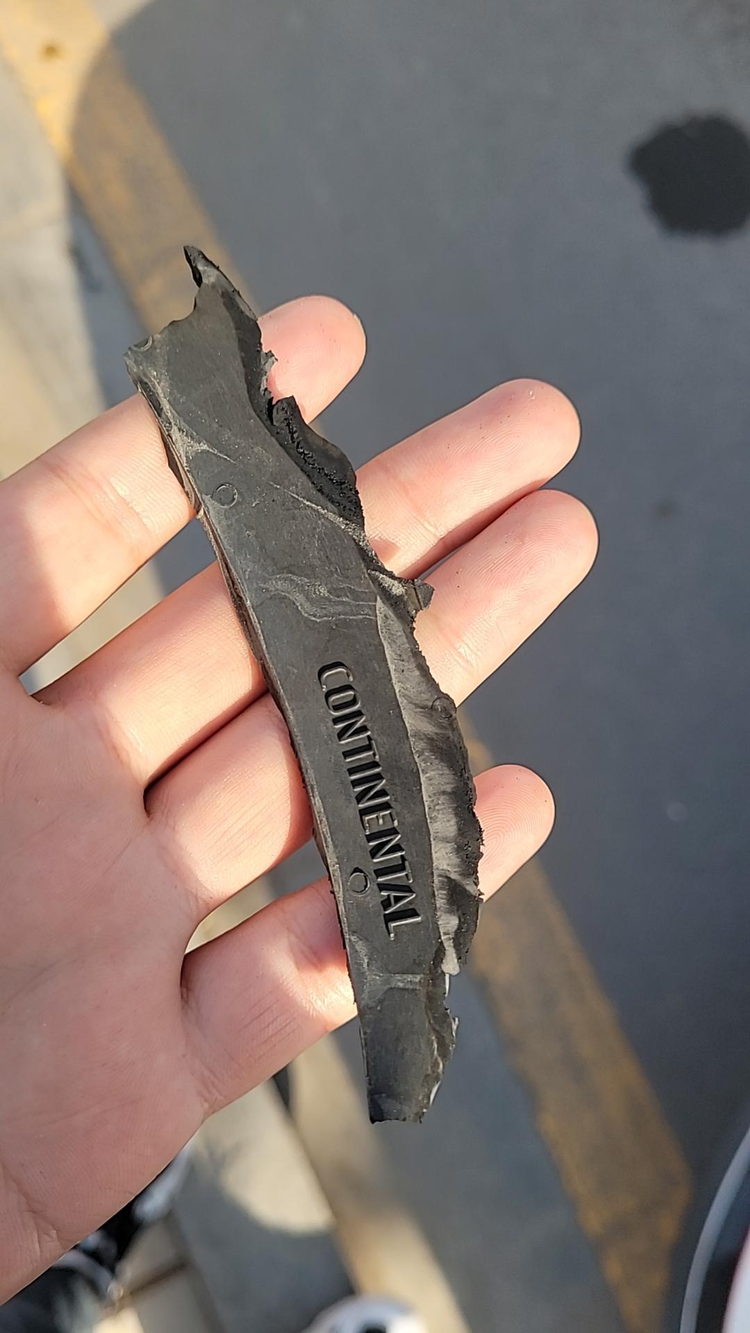 比亚迪汉DM 这样子是不是得换胎?