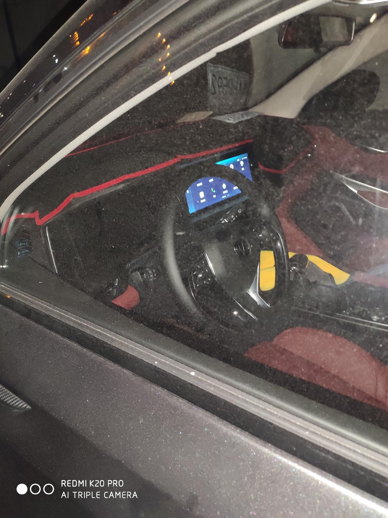 长安CS75 PLUS 我的车下车了电源都关了，为什么车载显示屏一直亮着，20分钟了还是这样