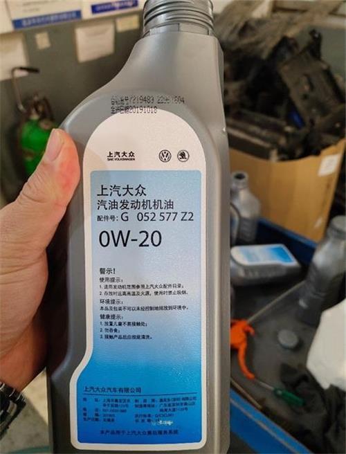 新款帕萨特330豪华2.0T二次保养机油为啥只能加0W-20半合成，他们说加全合成的对发动机不好？？？