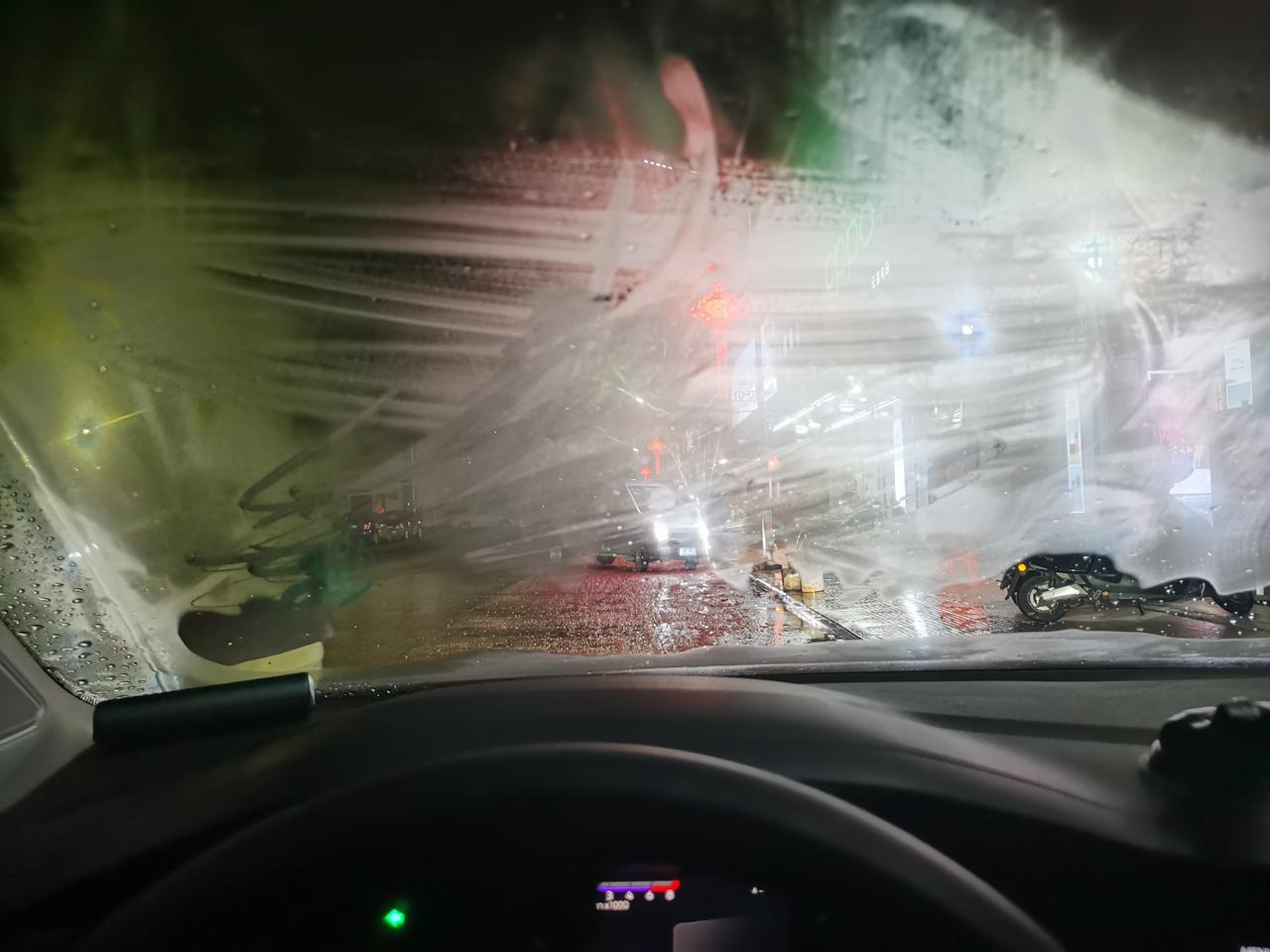 大众速腾 福建南方下雨天玻璃都是这样。雾气我这个操作怎么没有用啊？？